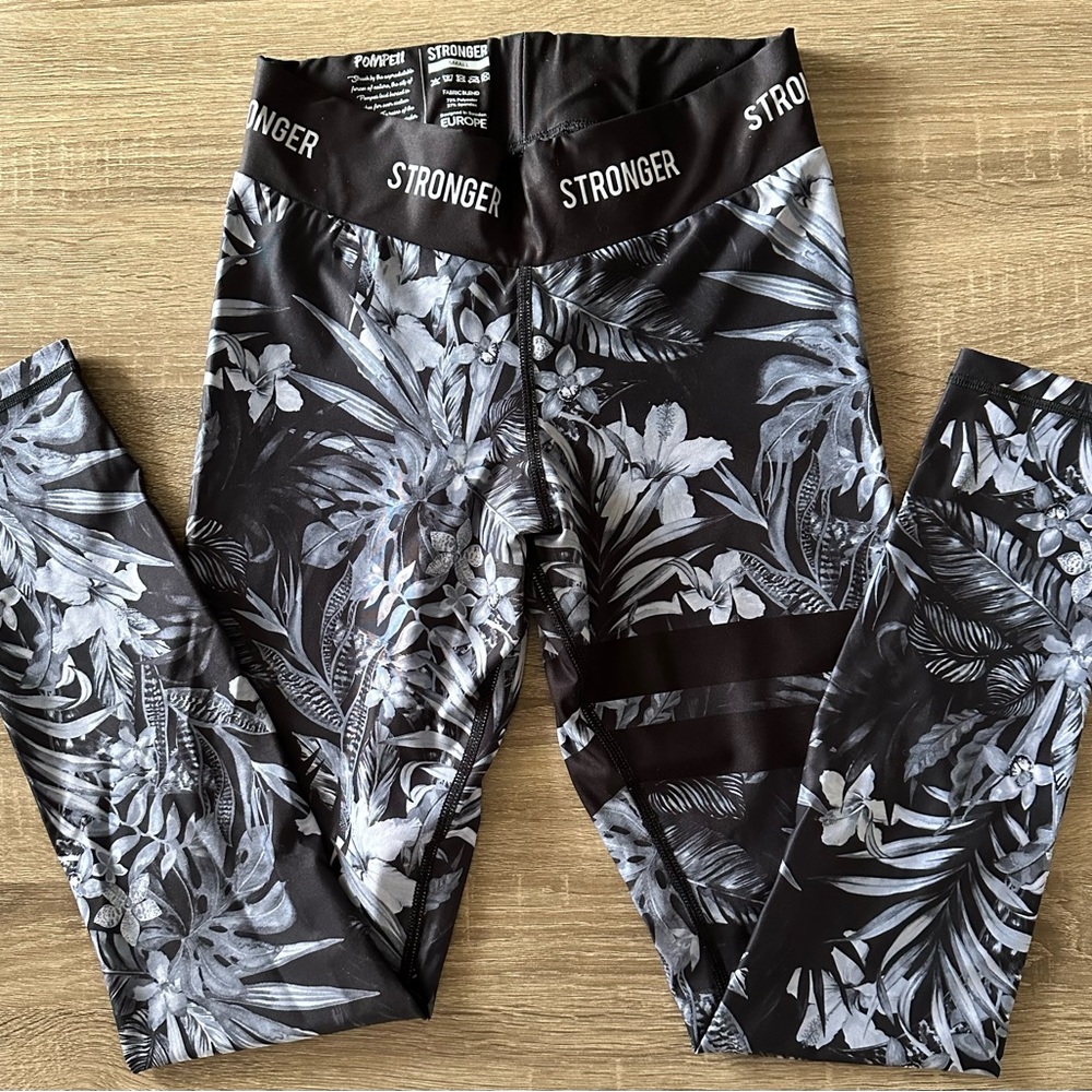 Stronger Label, Leggings